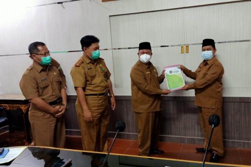 Ratusan Sertifikat Halal Telah dibagikan